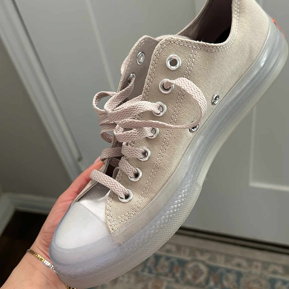 Cream Low-Top converse Sneakers with White Accents